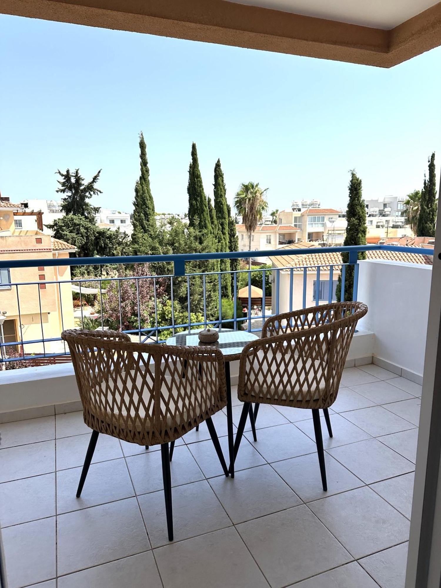 H&O Golden Sun Suite Paphos Bagian luar foto