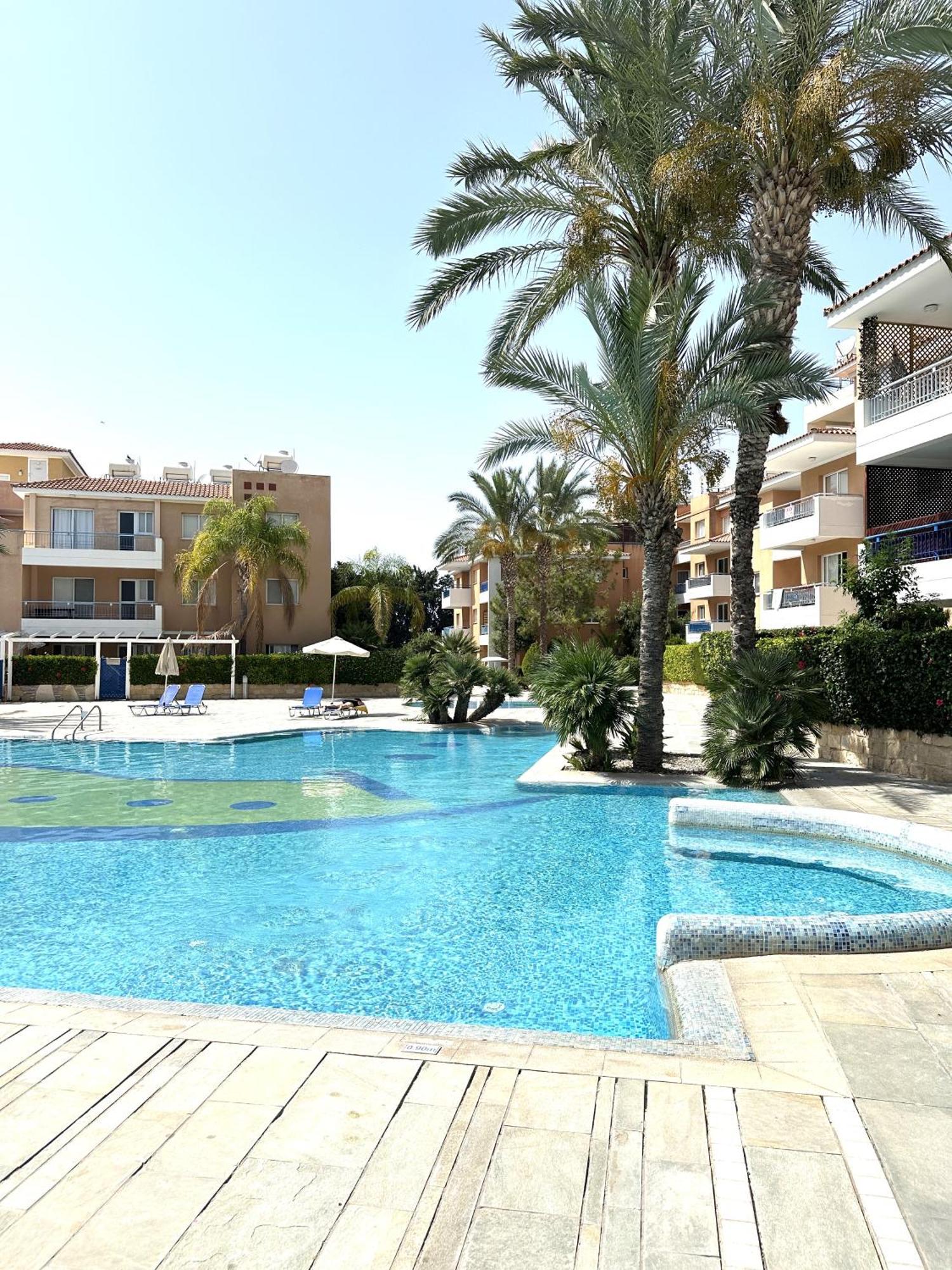 H&O Golden Sun Suite Paphos Bagian luar foto