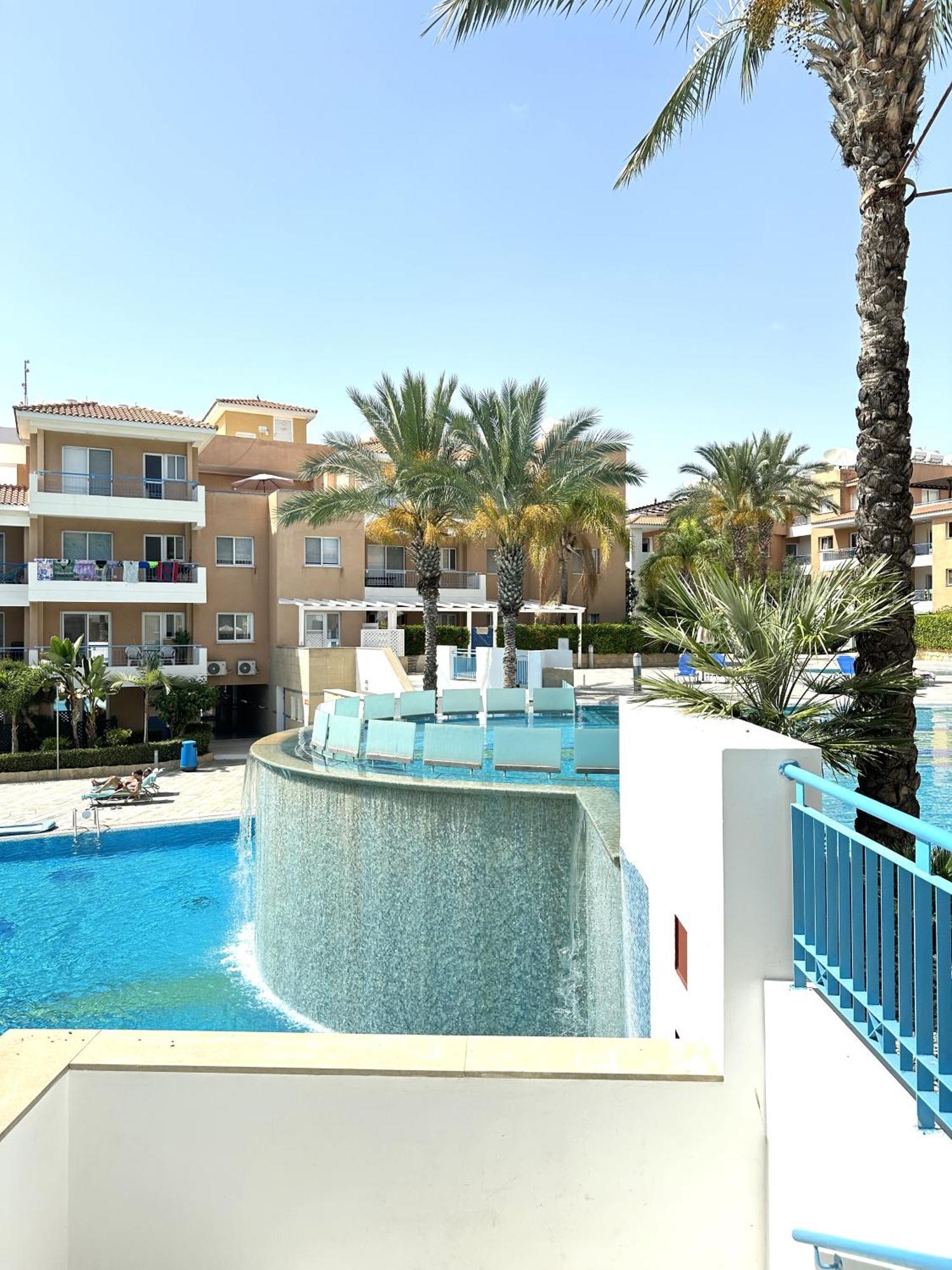 H&O Golden Sun Suite Paphos Bagian luar foto