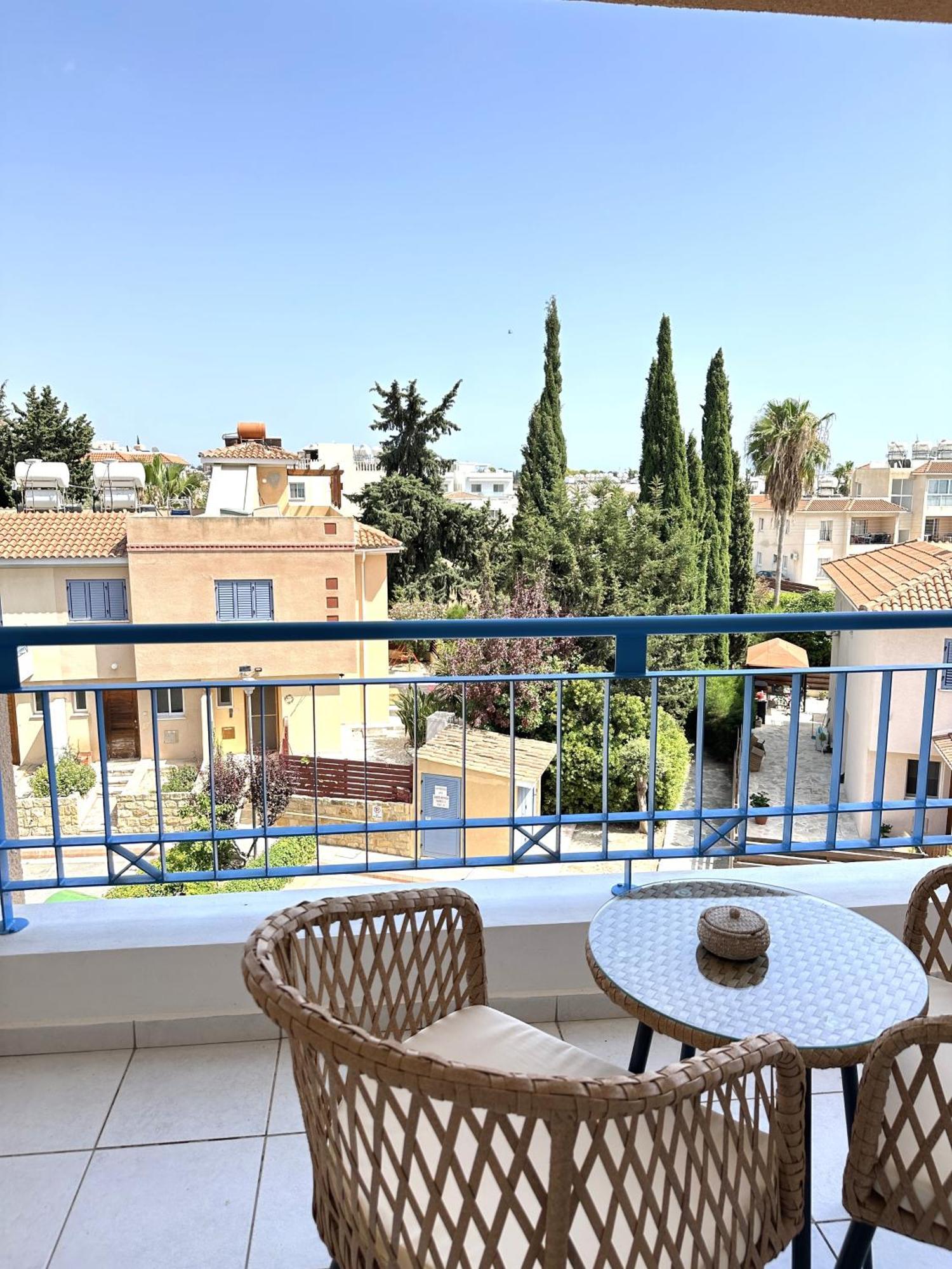 H&O Golden Sun Suite Paphos Bagian luar foto
