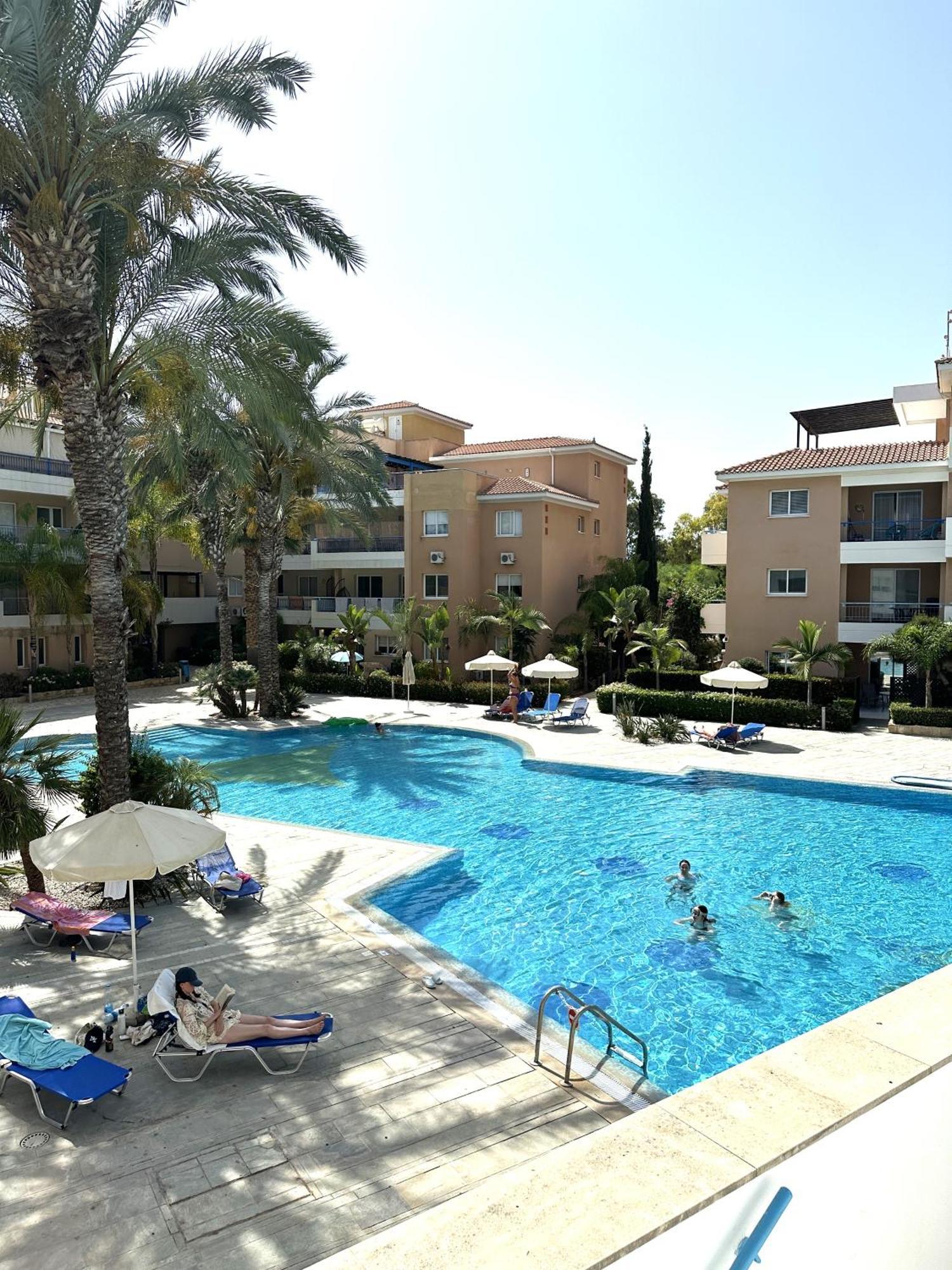 H&O Golden Sun Suite Paphos Bagian luar foto