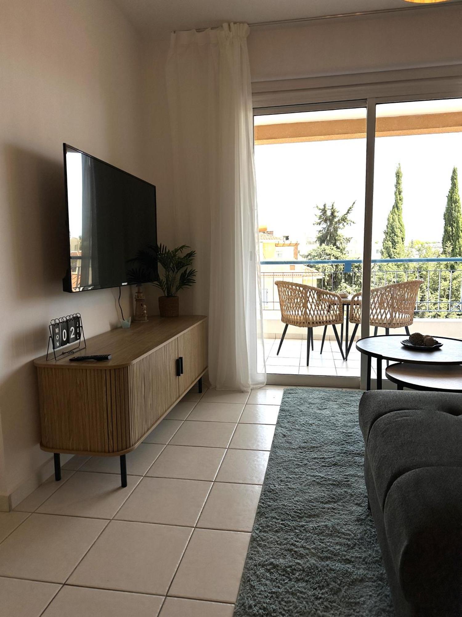 H&O Golden Sun Suite Paphos Bagian luar foto