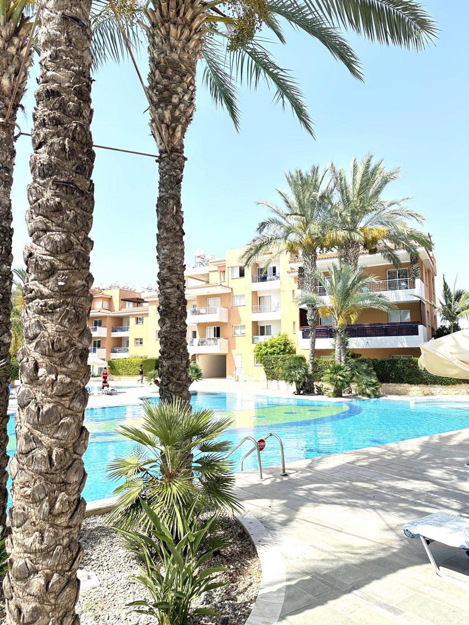H&O Golden Sun Suite Paphos Bagian luar foto