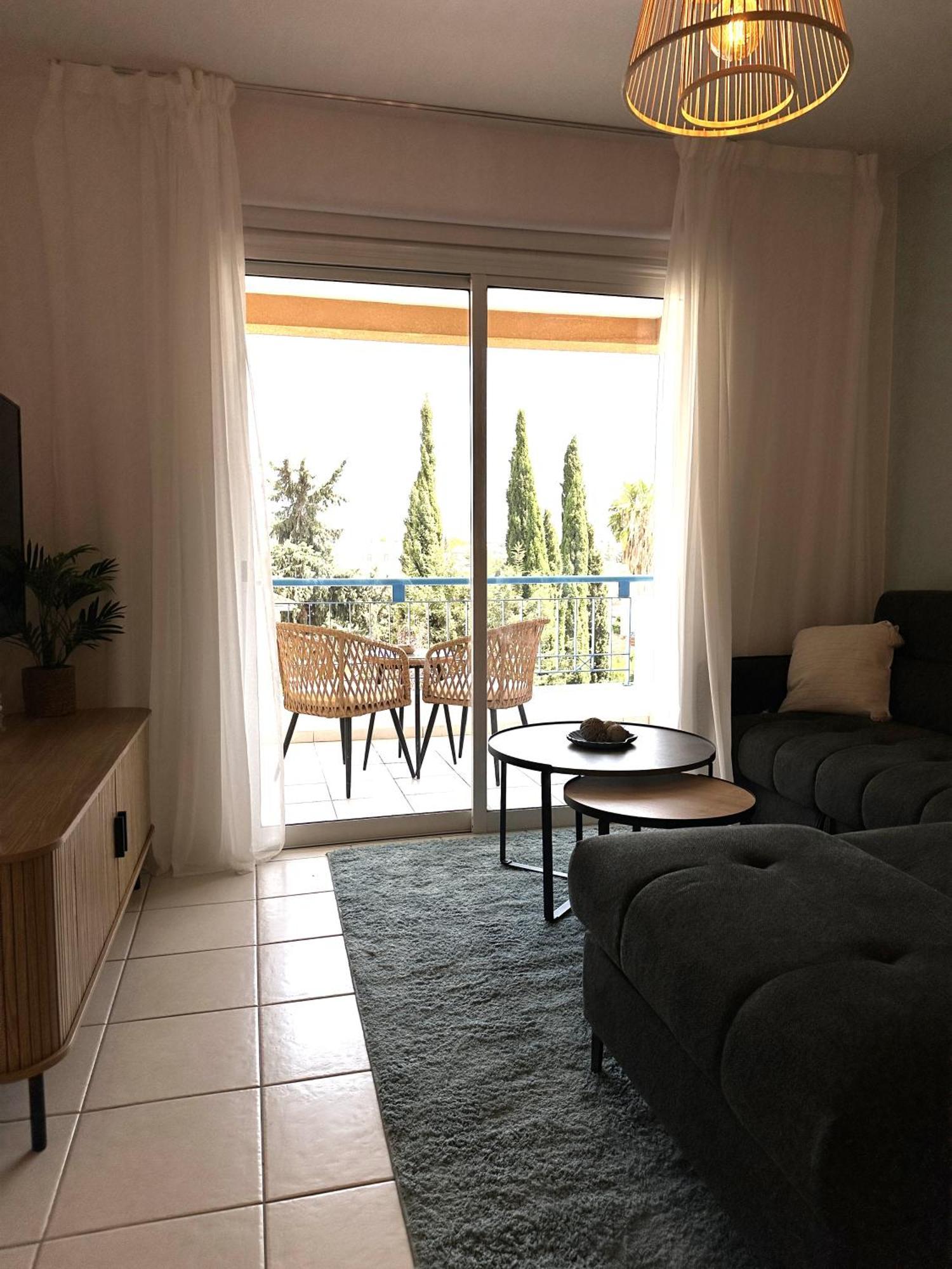 H&O Golden Sun Suite Paphos Bagian luar foto
