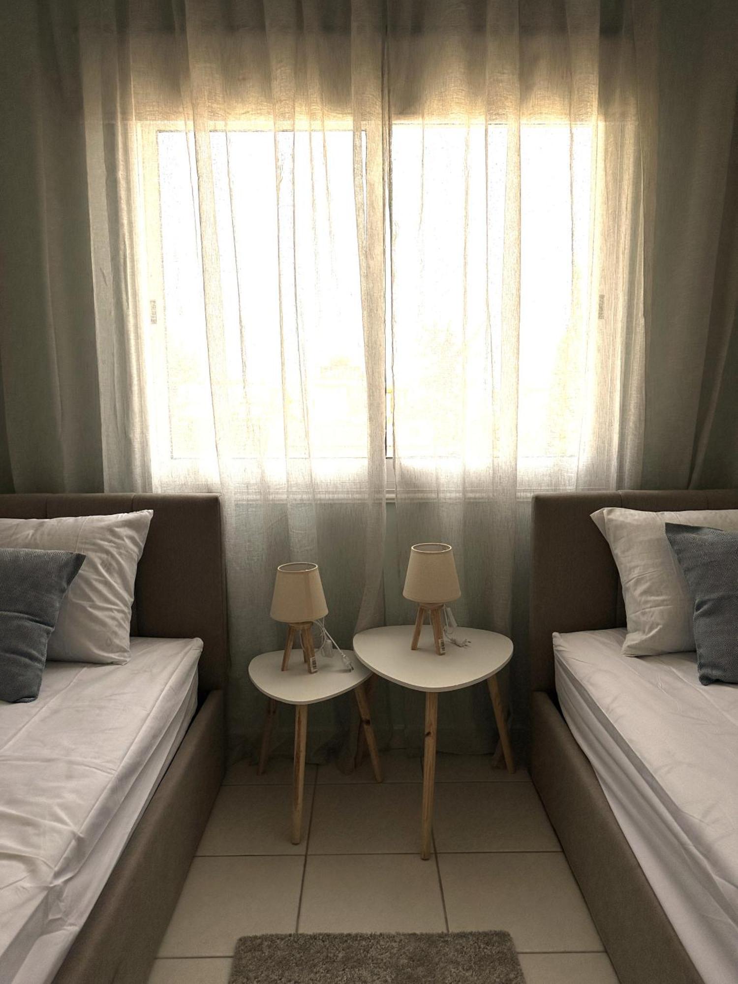 H&O Golden Sun Suite Paphos Bagian luar foto