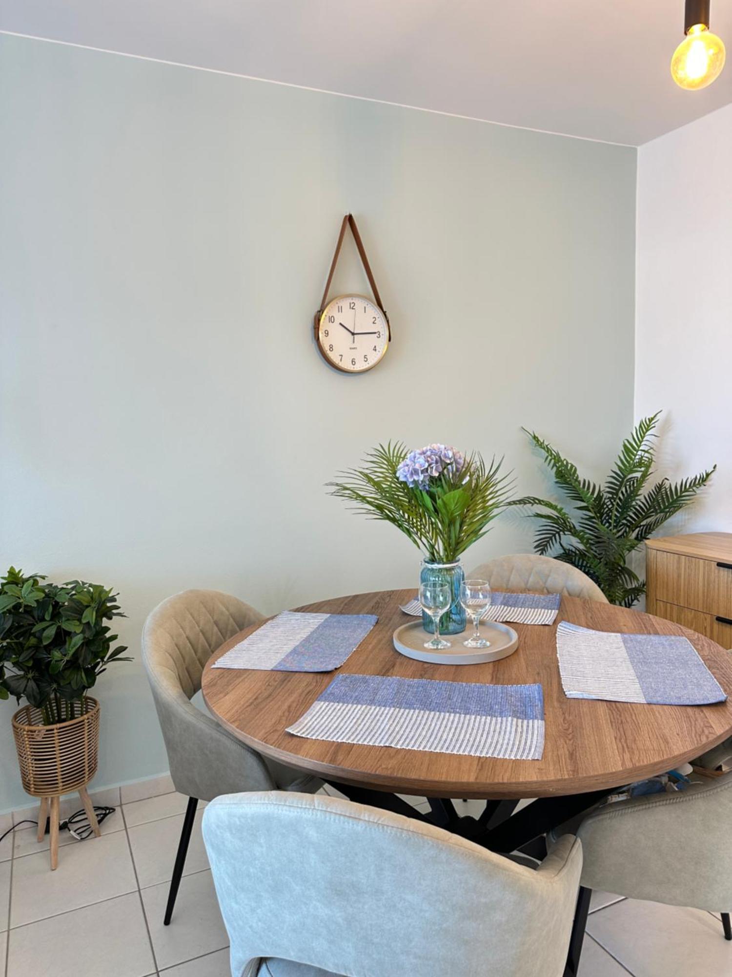 H&O Golden Sun Suite Paphos Bagian luar foto