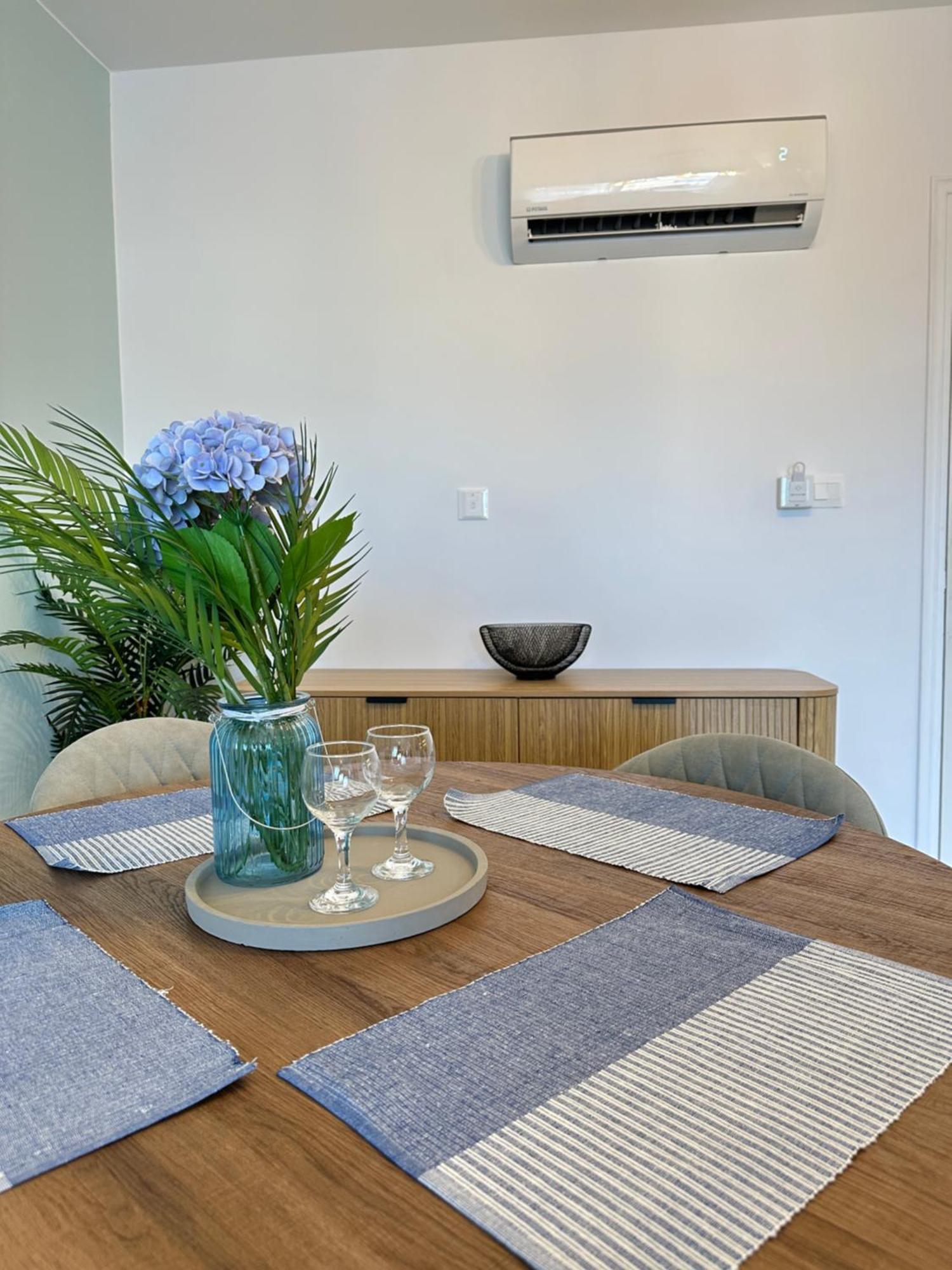H&O Golden Sun Suite Paphos Bagian luar foto