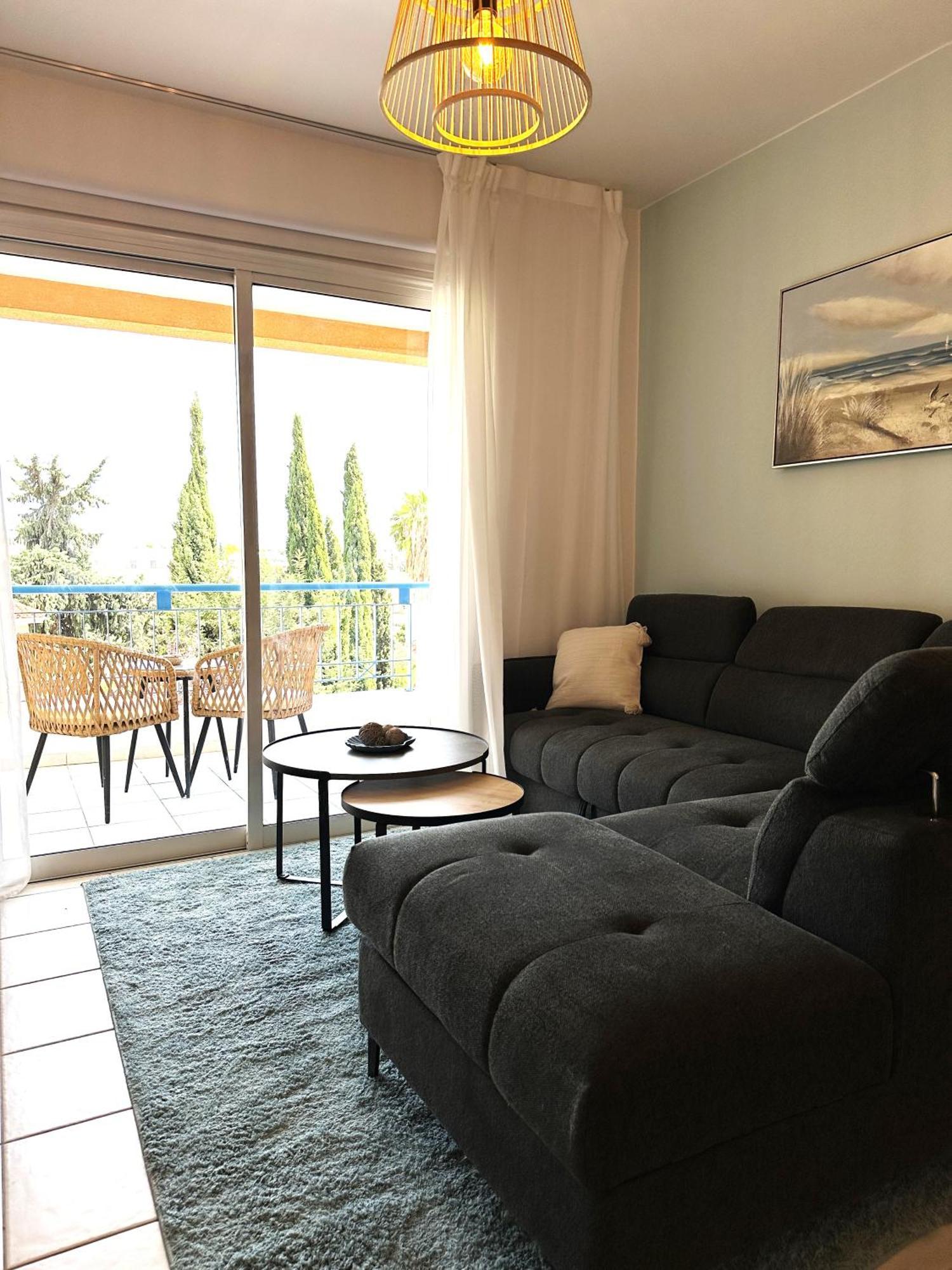 H&O Golden Sun Suite Paphos Bagian luar foto
