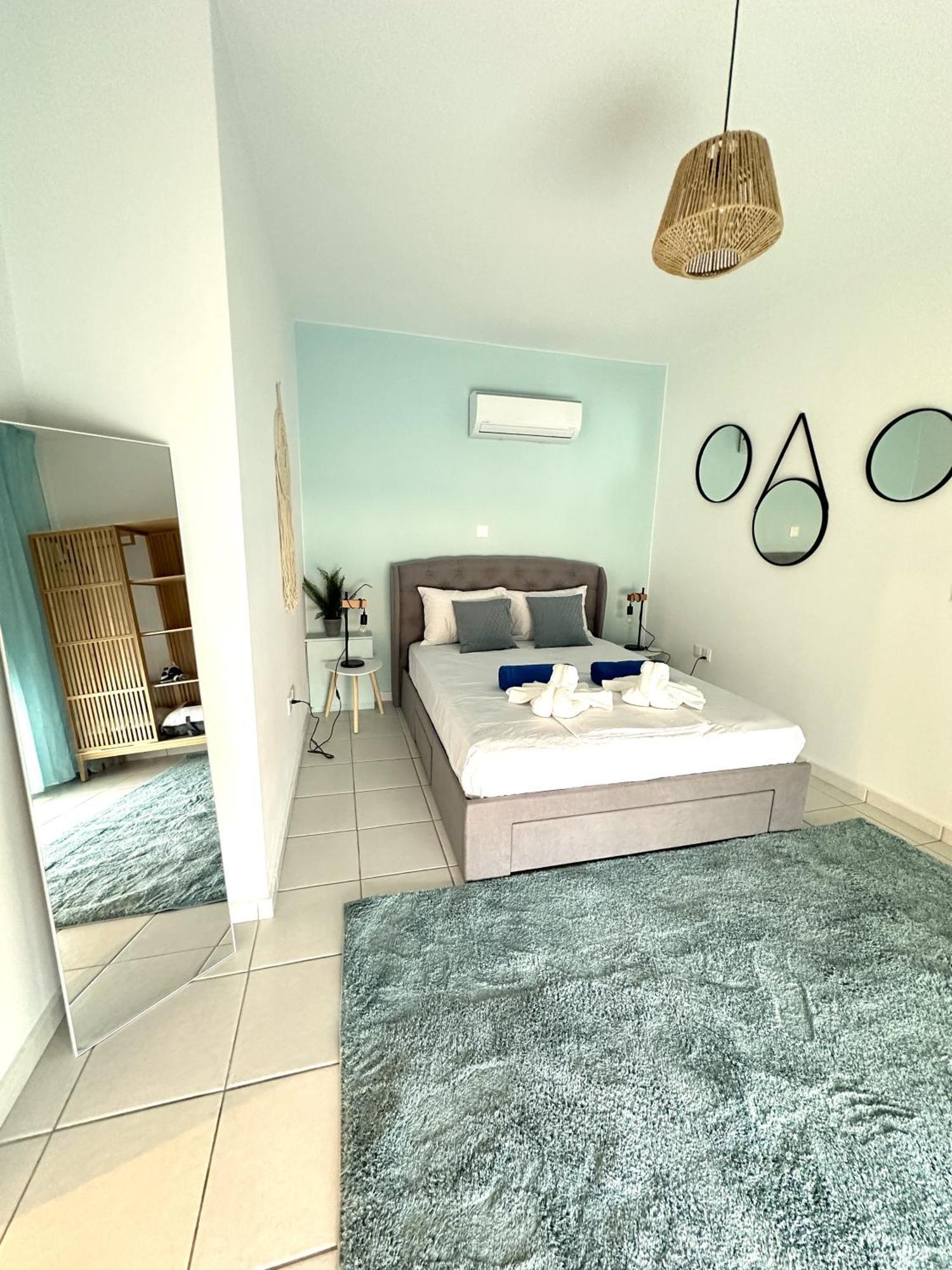 H&O Golden Sun Suite Paphos Bagian luar foto