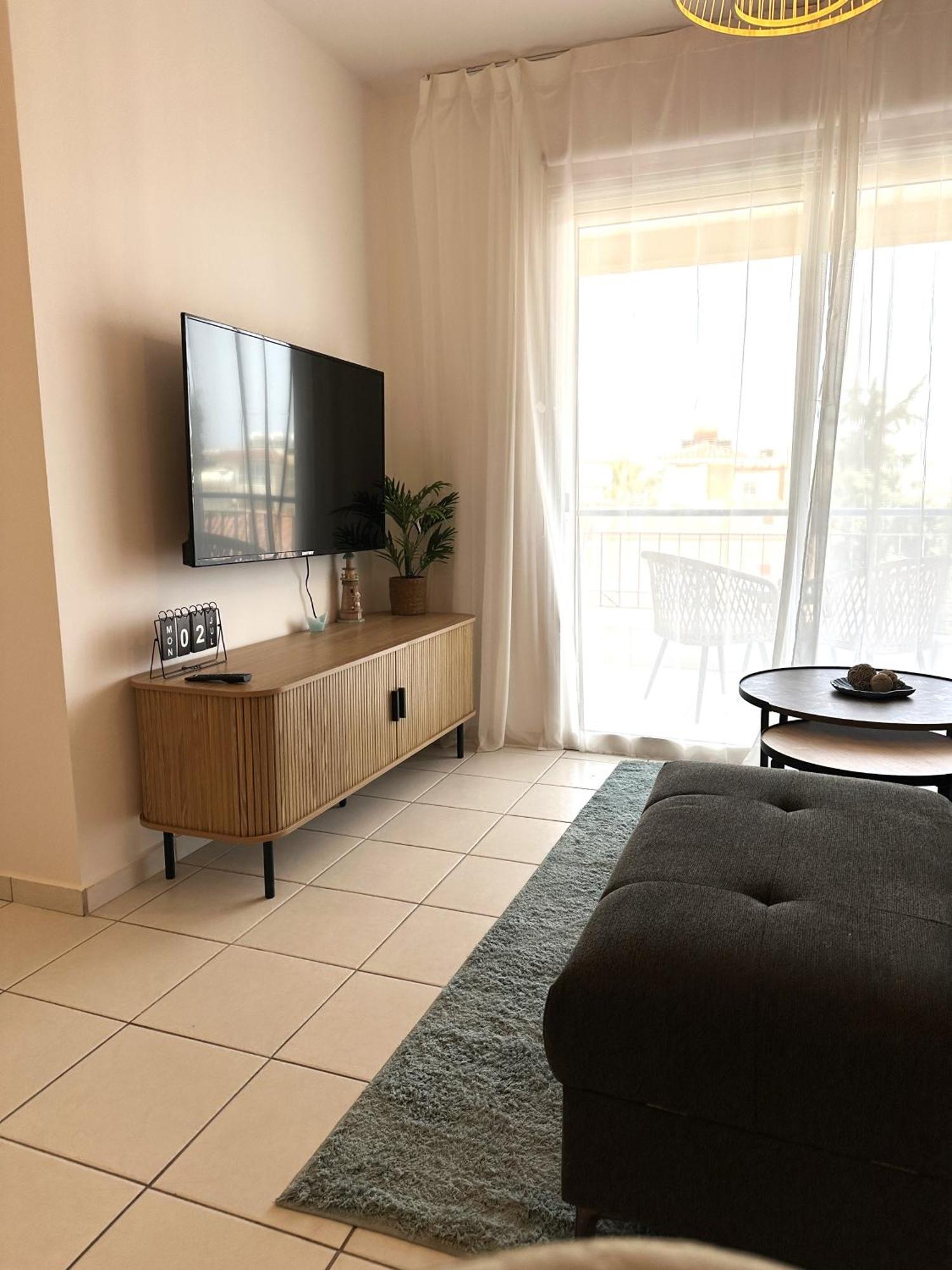 H&O Golden Sun Suite Paphos Bagian luar foto